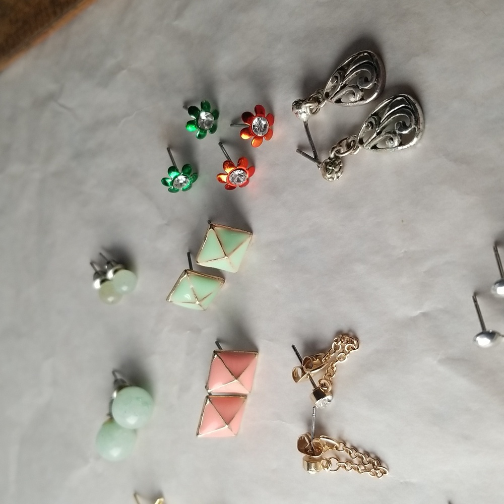 Stud Earring Collection - Picture 6 of 10